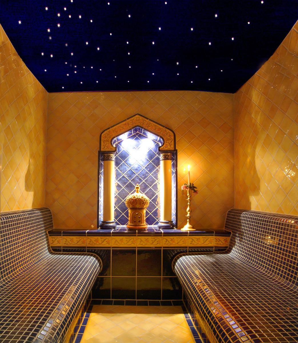 Ein Sitzbereich in der Unterkunft Wellness und Romantik Hotel Helmboldt