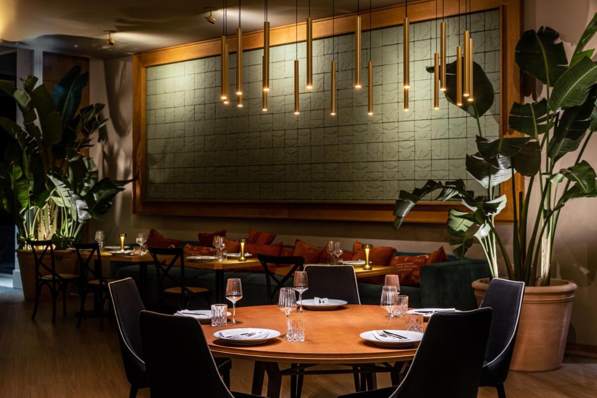 Um restaurante ou outro lugar para comer em Wyndham Grand Algarve