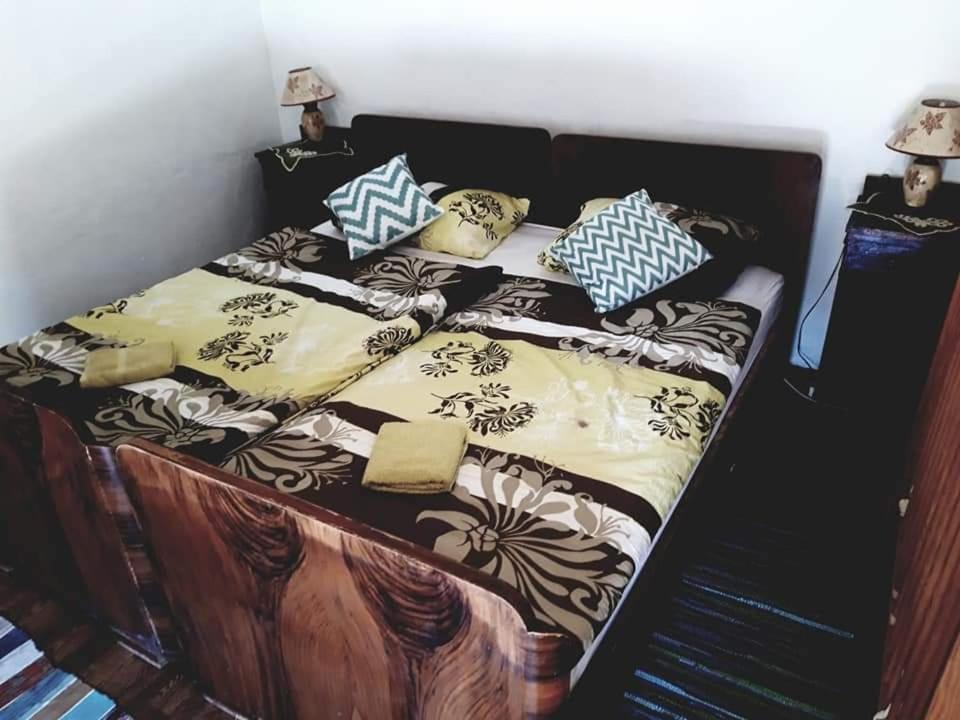 Snašini kućari - Housity
