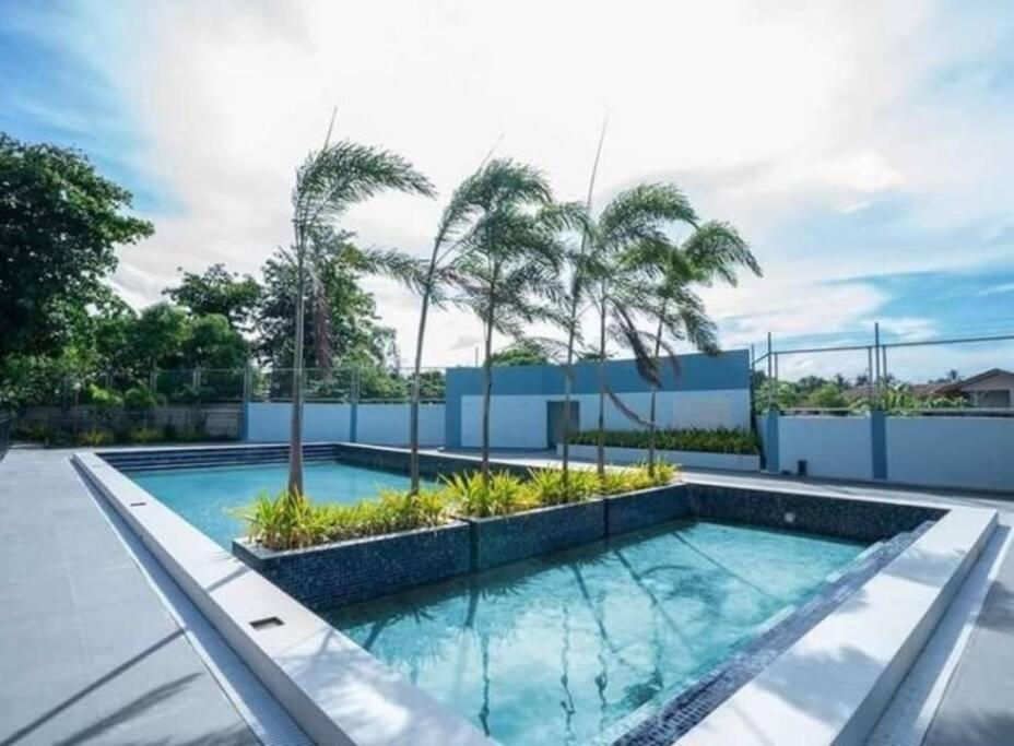 Suitetrails - Spacious Condo, High Speed WIFI, Near Airport and CCLEX