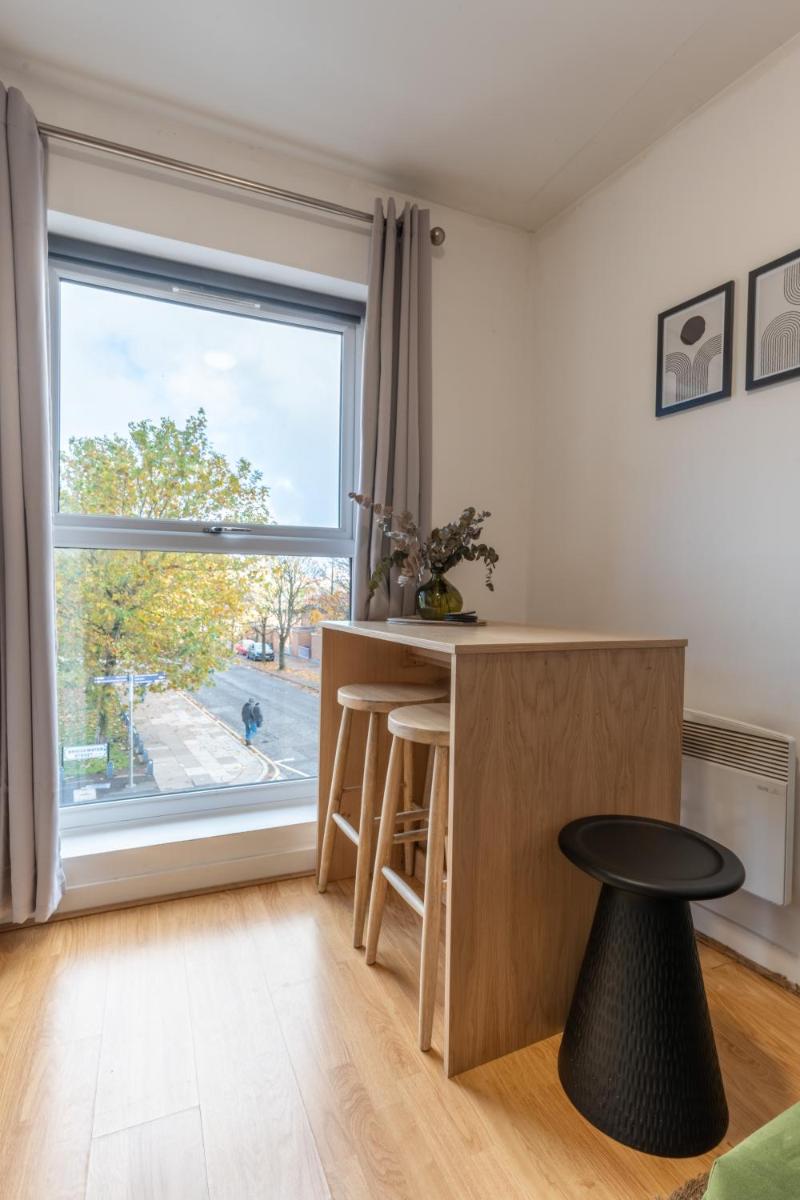 Cosy Studio in Merseyside in Great Location - Housity