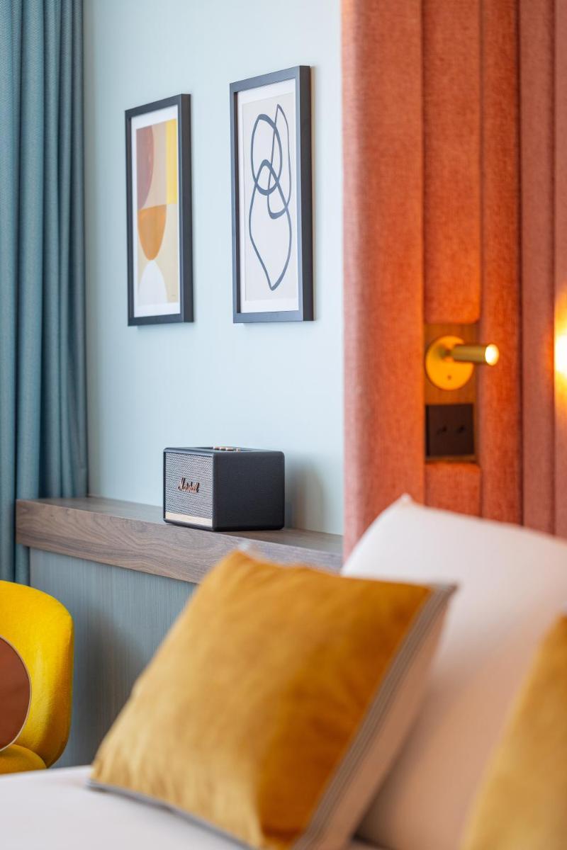 Un ou plusieurs lits dans un hébergement de l'établissement Le Riviera - Hôtel Restaurant & Spa - Ex Golden Tulip Aix les bains