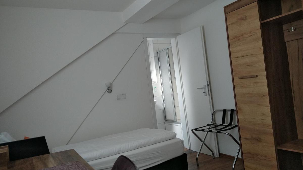 Hotel Zentrum - Housity