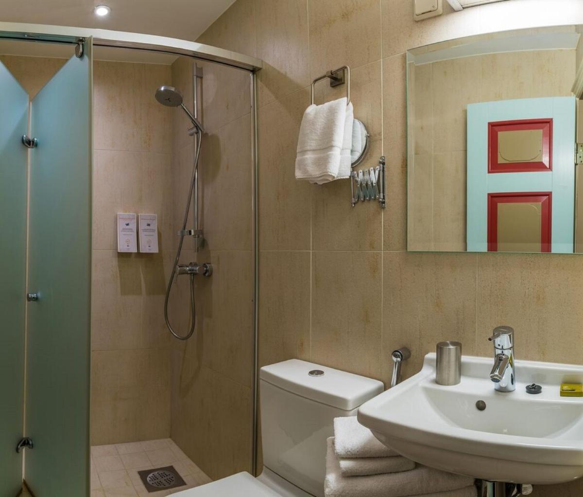 CRU Hotel - Housity