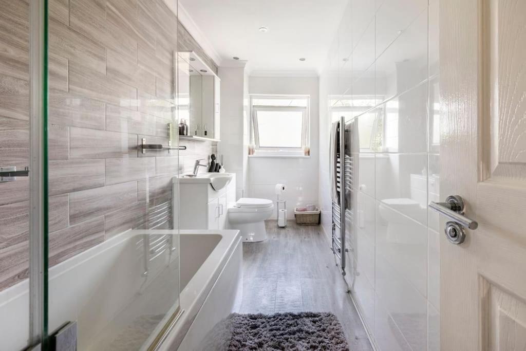 Luxury terraced house in Thamesmead - Housity