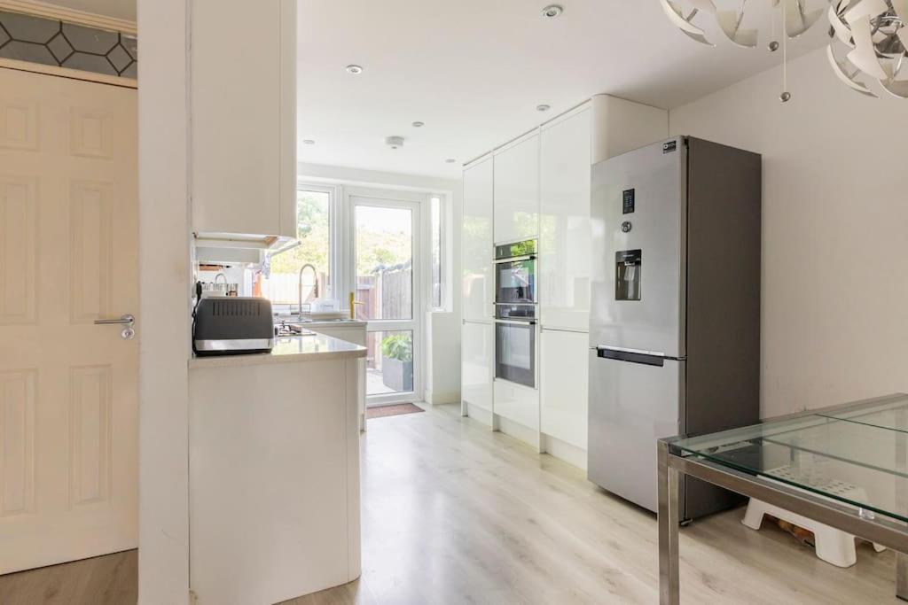 Luxury terraced house in Thamesmead - Housity