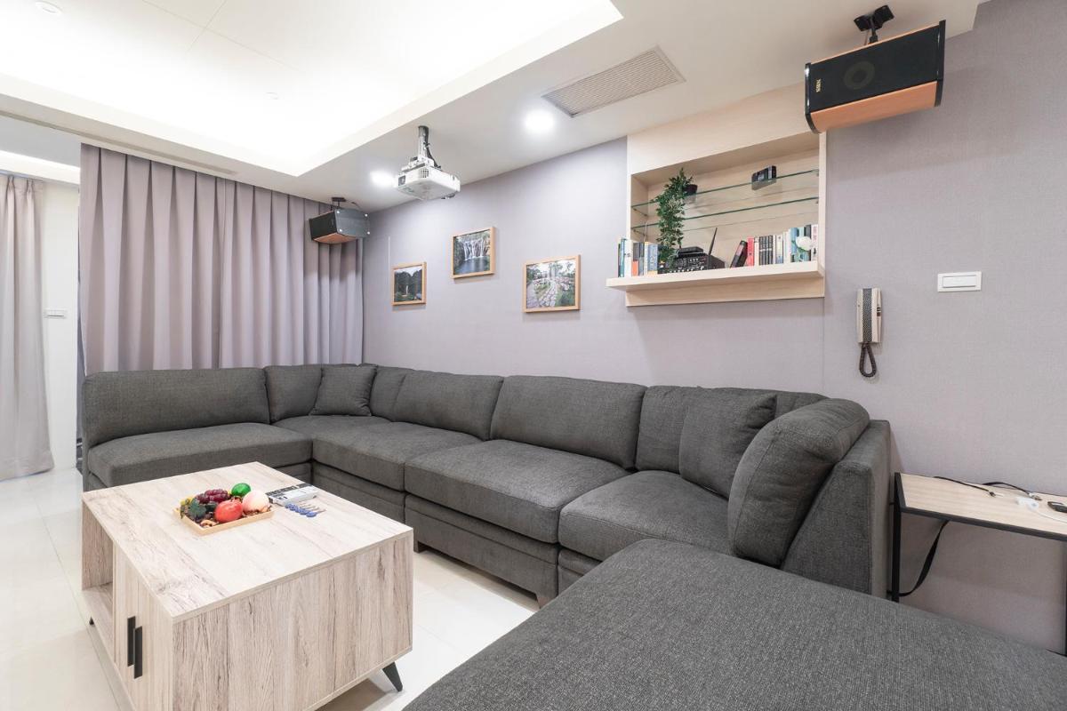 3B2b Warm Cinema Home 4 Min to Xinyi Anhe MRT 三房二衛 投影機 4分到信義安和站 - Housity