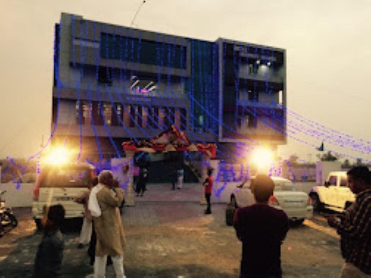Hotel Vaishnavi Heights,Manjurahi - Housity