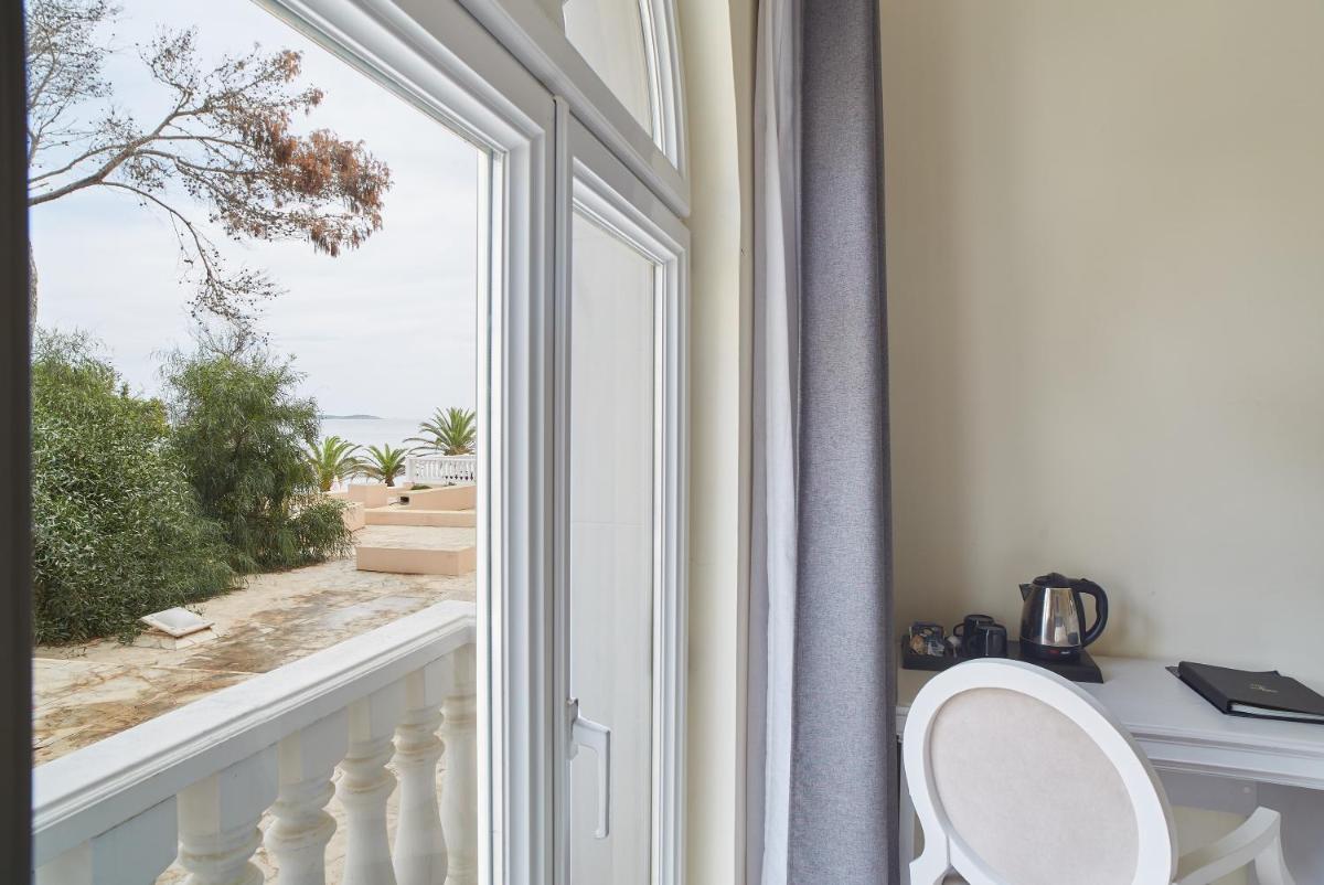 Un balcón o terraza de Grand Hotel Palladium Santa Eulalia del Río