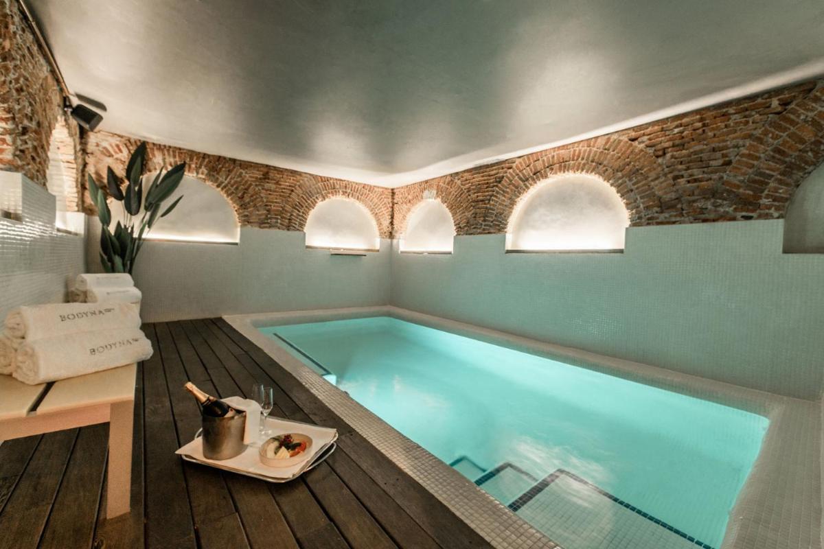 Piscina en o cerca de Hospes Puerta de Alcalá, a Member of Design Hotels
