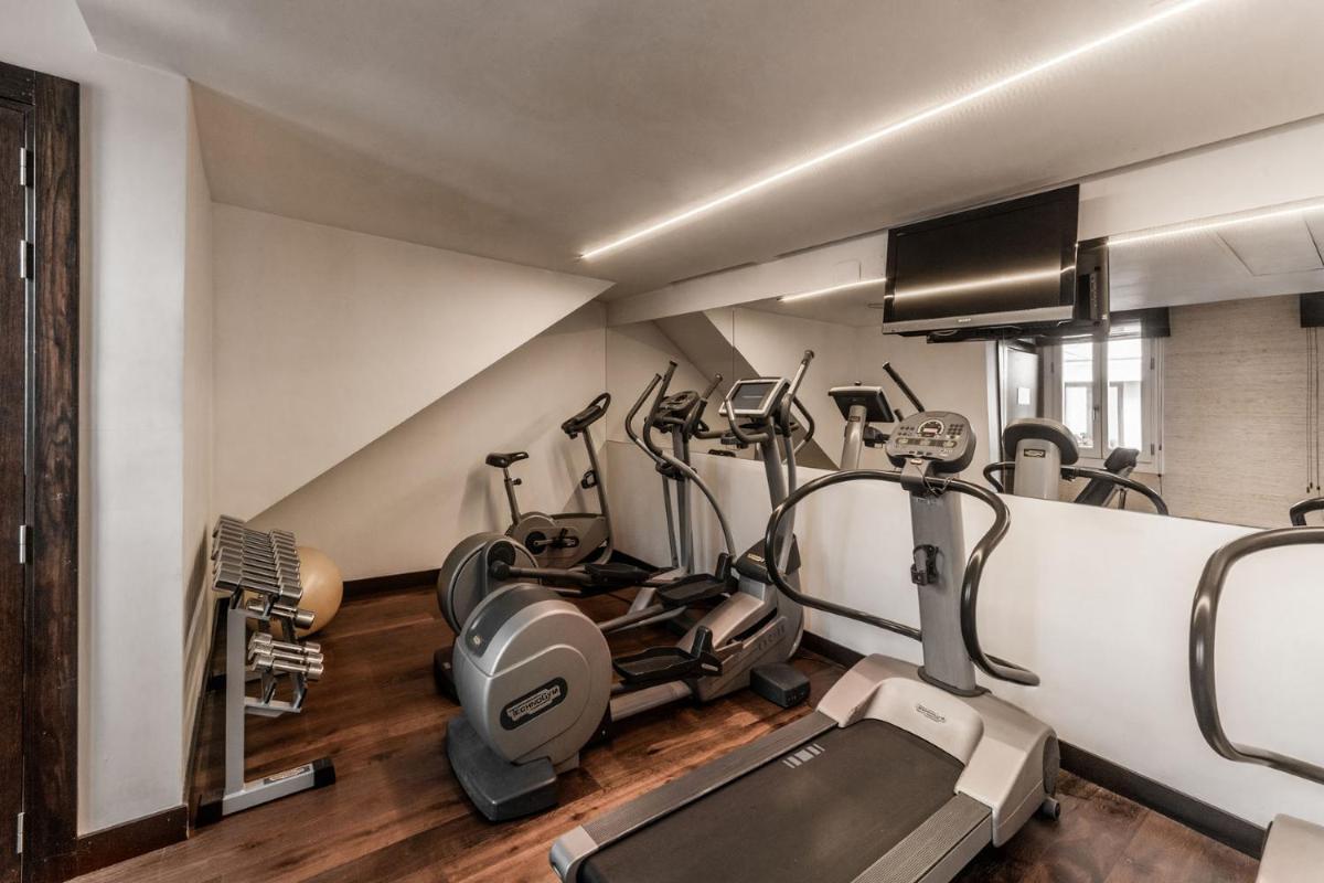 Gimnasio o instalaciones de fitness de Hospes Puerta de Alcalá, a Member of Design Hotels