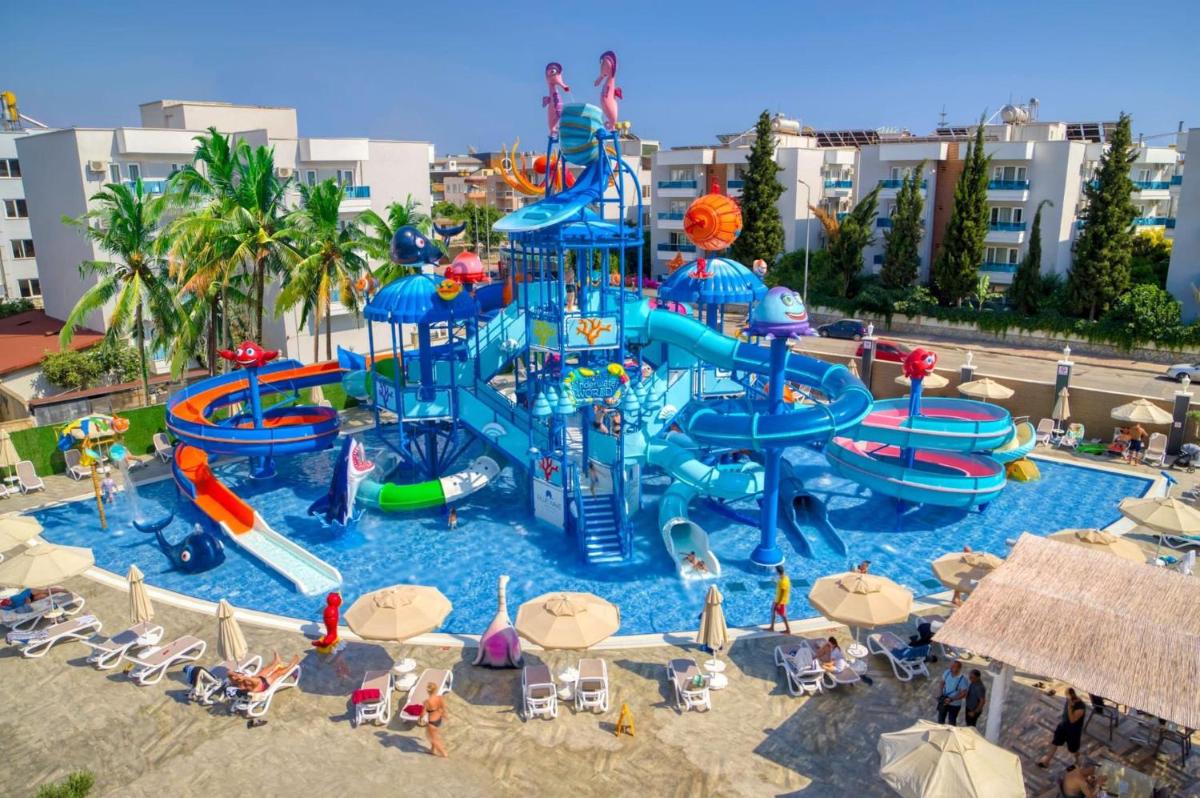 Blue Wave Suite Hotel - Housity