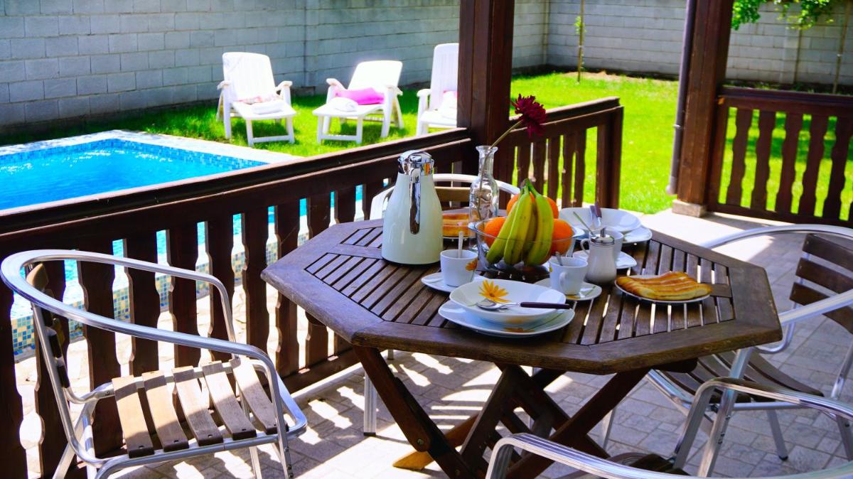 Вила Нолан с басейн - Villa Nolan with private pool - Housity