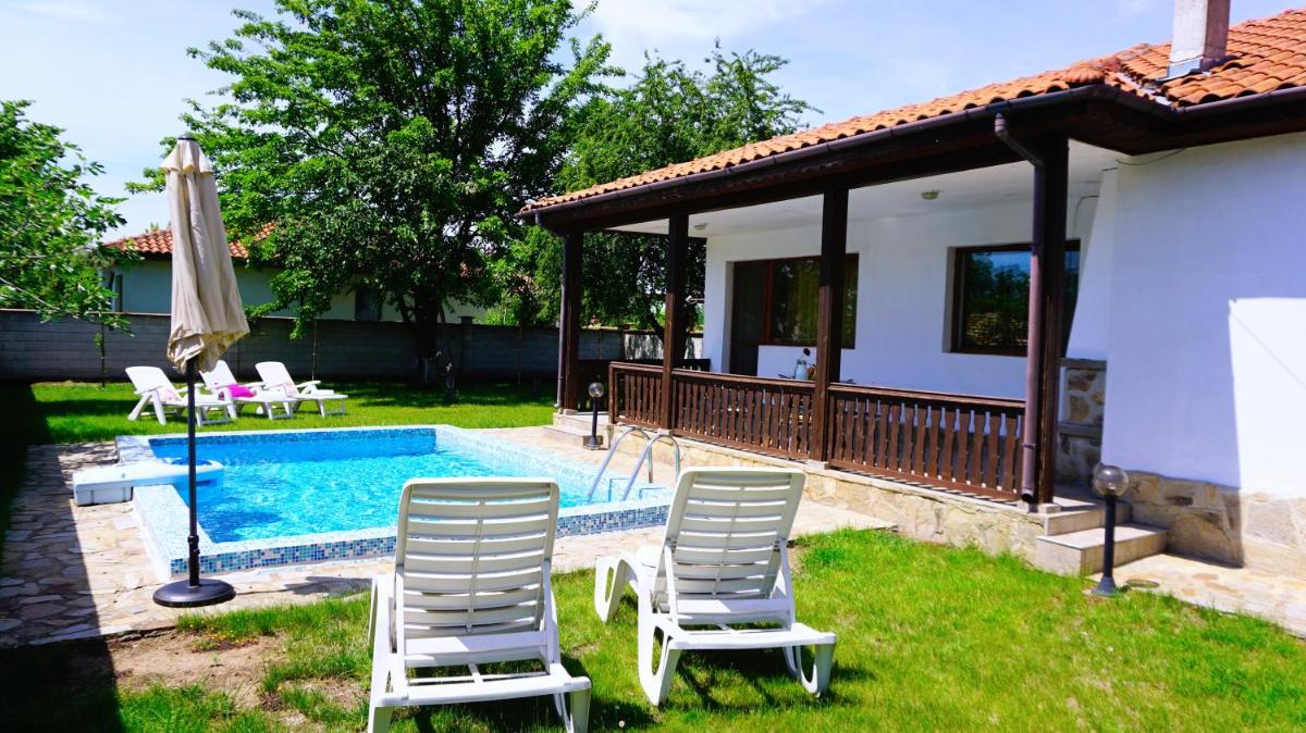Вила Нолан с басейн - Villa Nolan with private pool - Housity