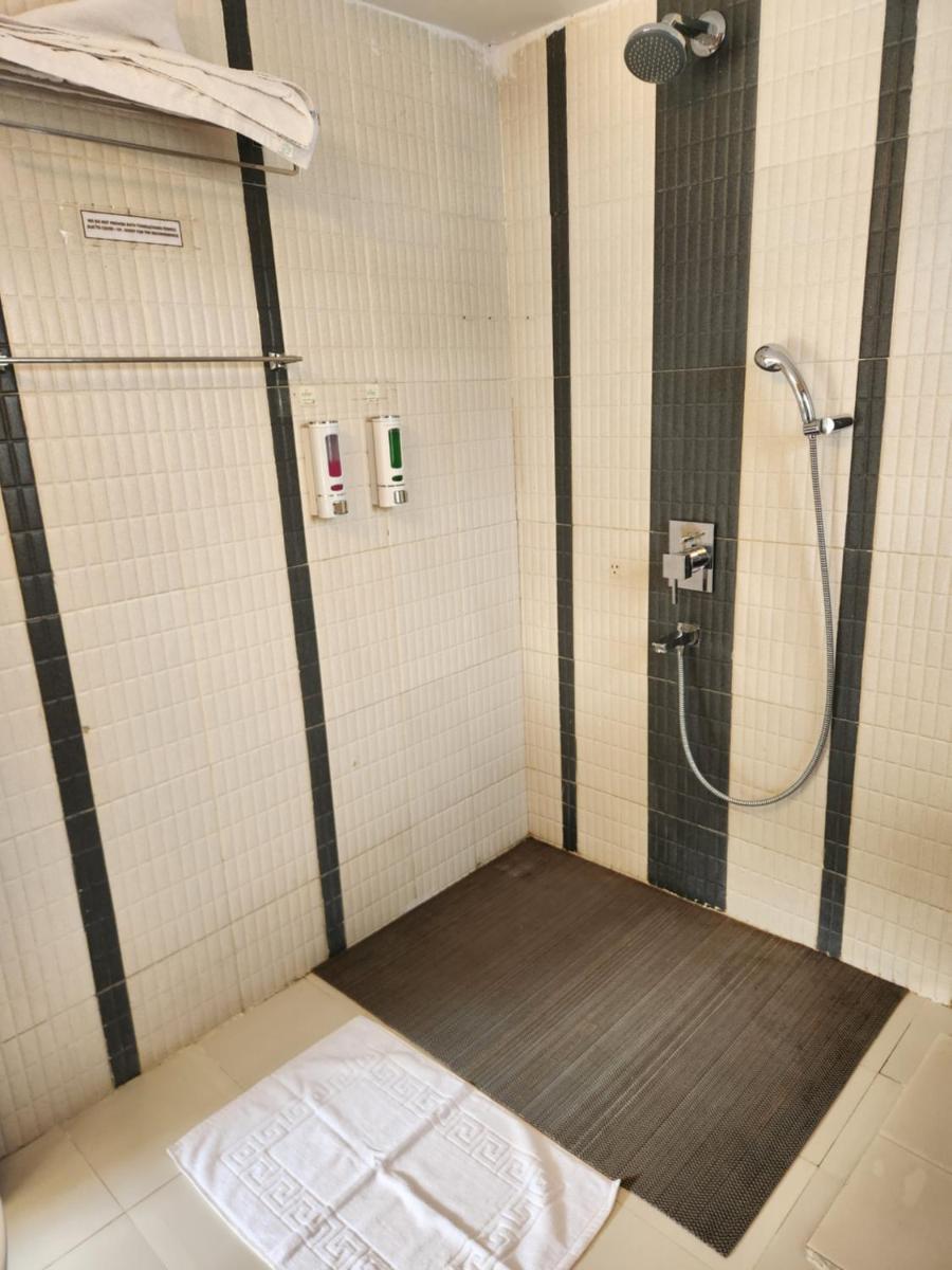 Teakwood Farms - Housity