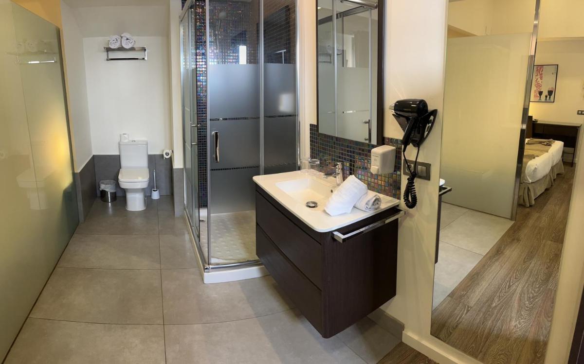 Un baño de Nautic Hotel & Spa