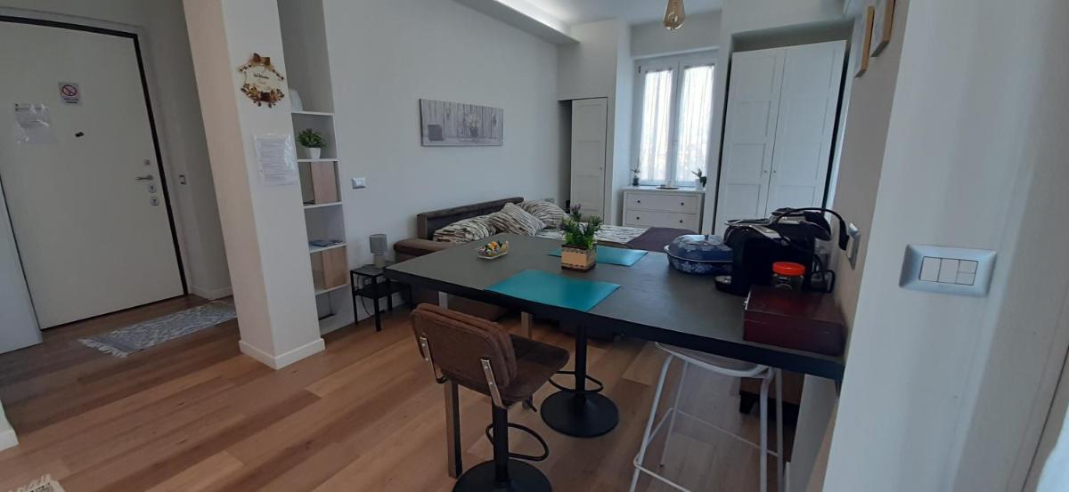 Casa Alex Ausy, Moderno Monolocale con balcone,self check-in,wifi free - Housity
