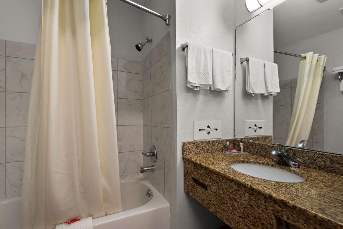 Econo Lodge Princess Anne - Housity
