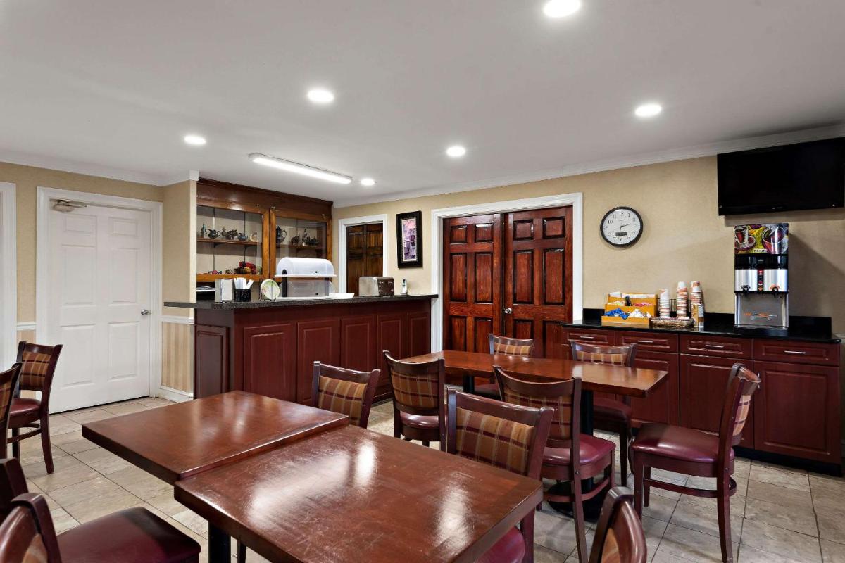 Econo Lodge Princess Anne - Housity