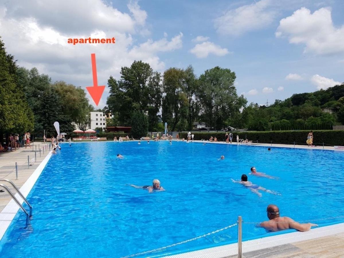 Apartment Rosnička, Perfect Location with 24h Checkin, Balcony, AC & Free Parking - Housity
