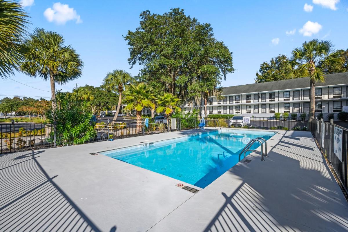Charleston Creekside Inn - Housity
