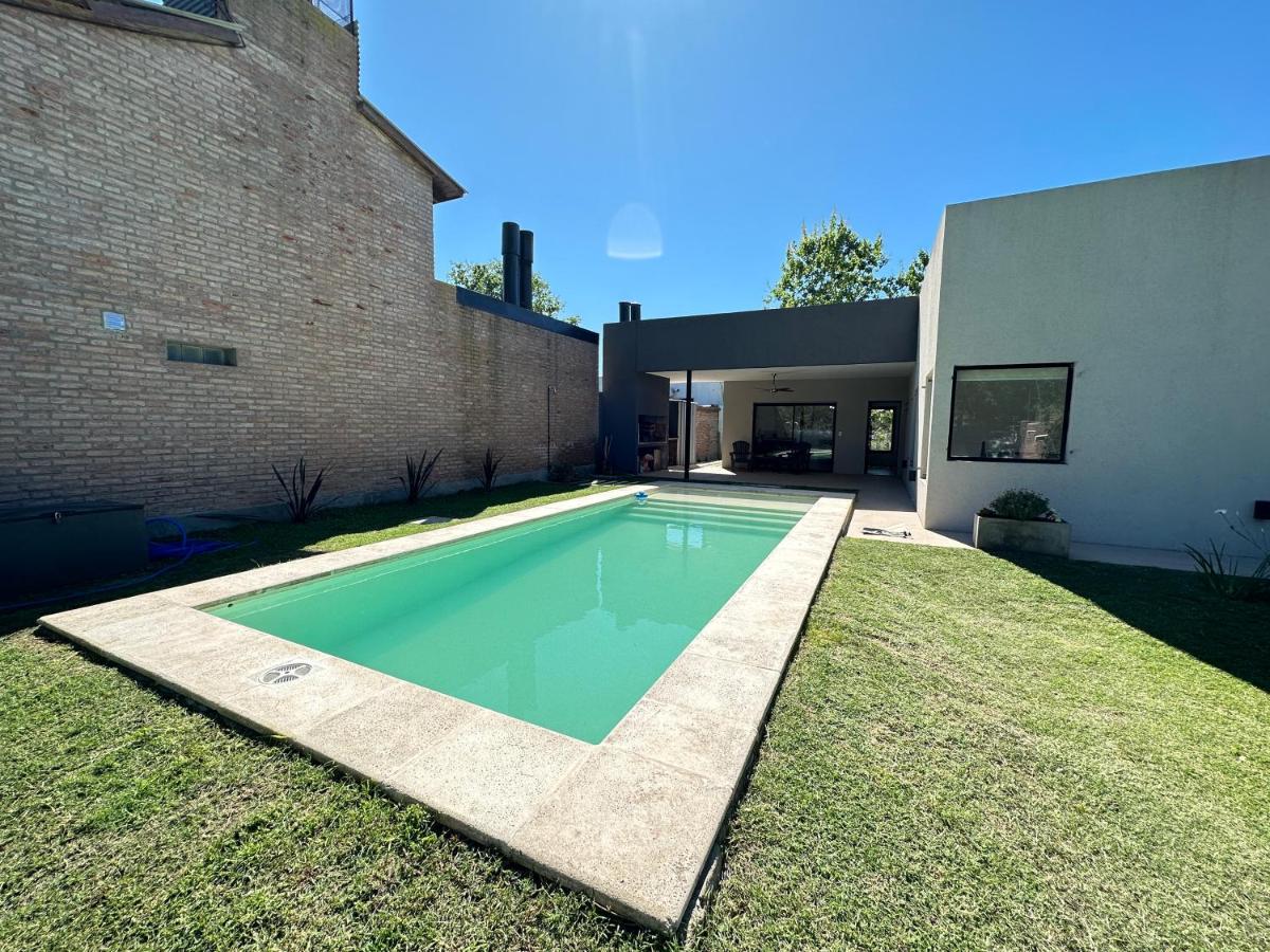 Casa con piscina en Roldán - Housity