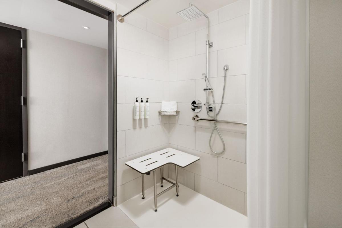 Fairfield Inn & Suites by Marriott New York Manhattan/Times Square South - Housity