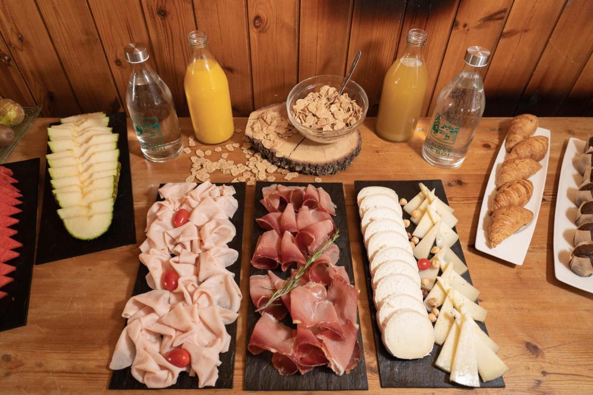 Comida en o cerca de este hotel