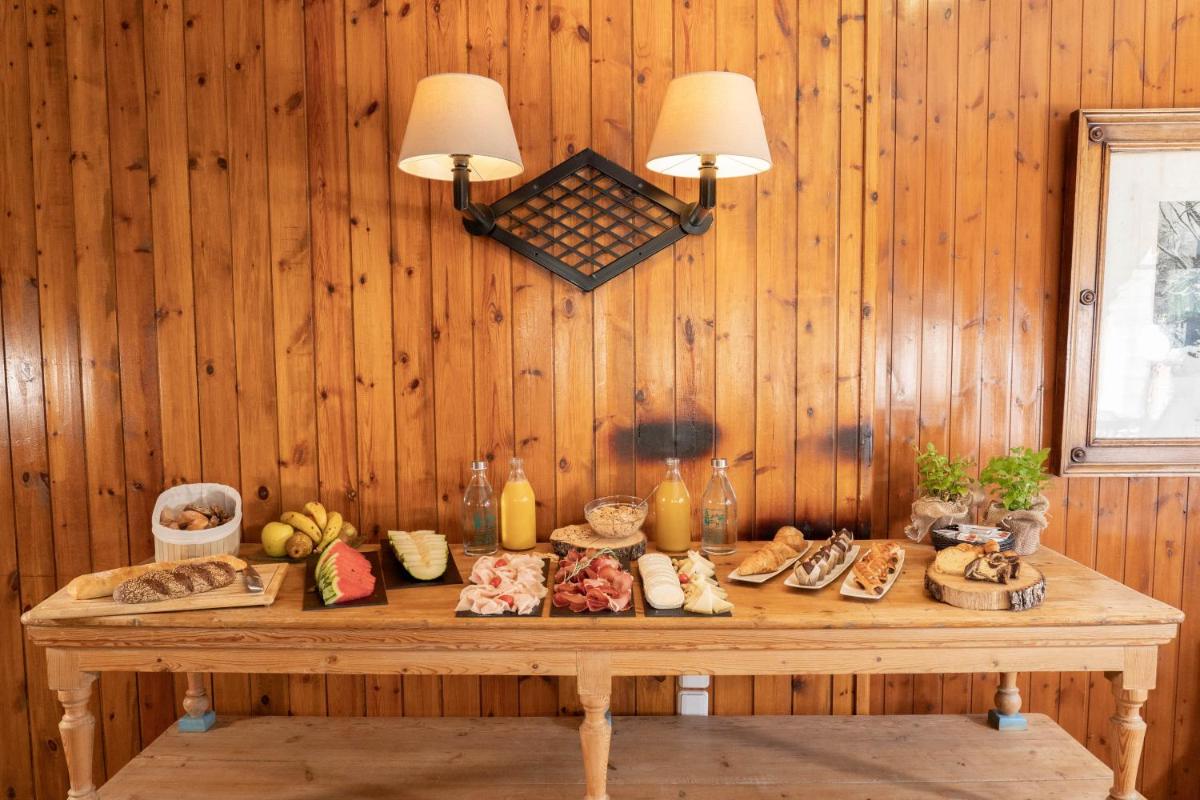 Comida en o cerca de este hotel