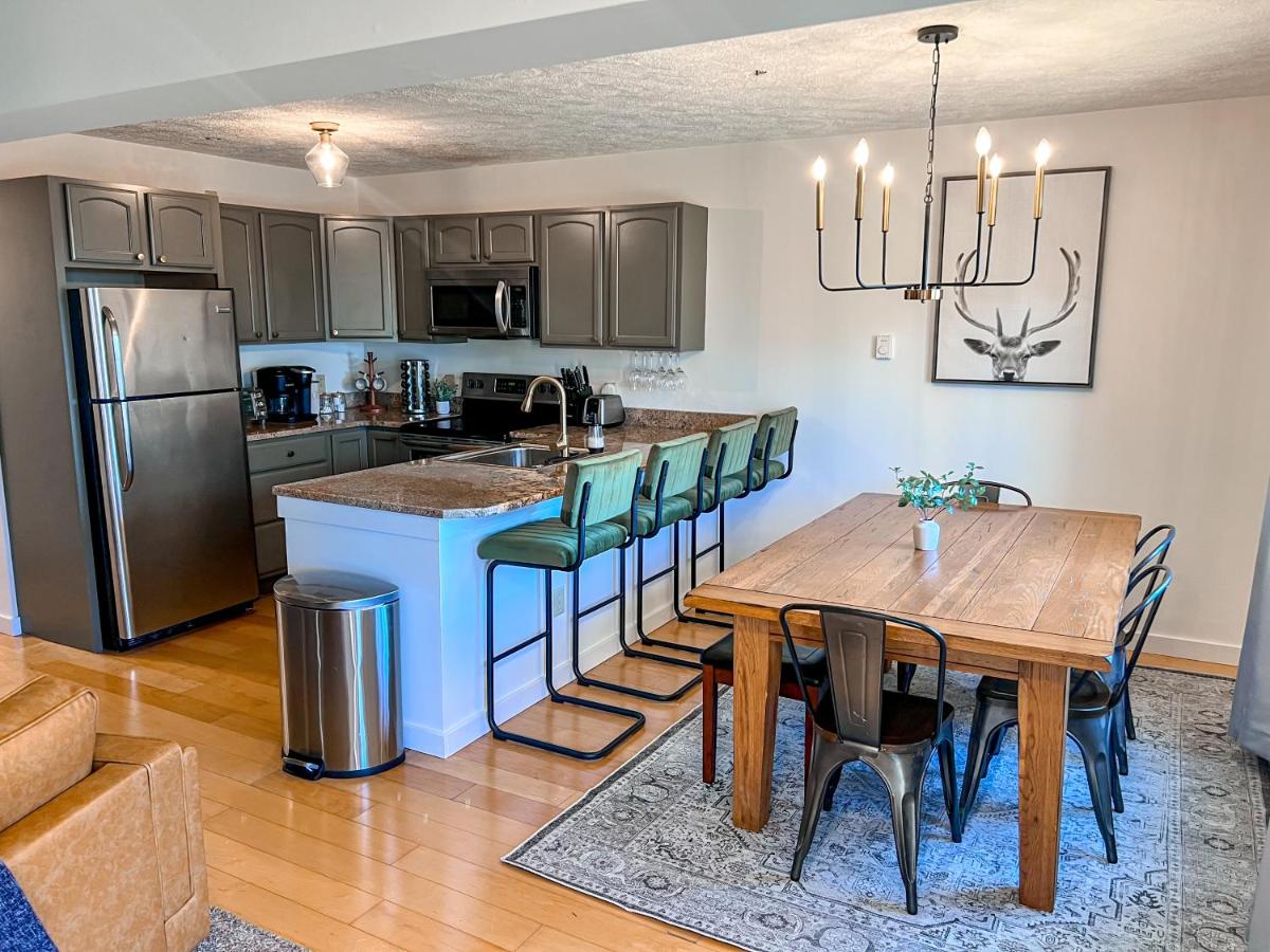 Remodeled Summit Condo at Snowshoe - Modern & Cozy - Housity