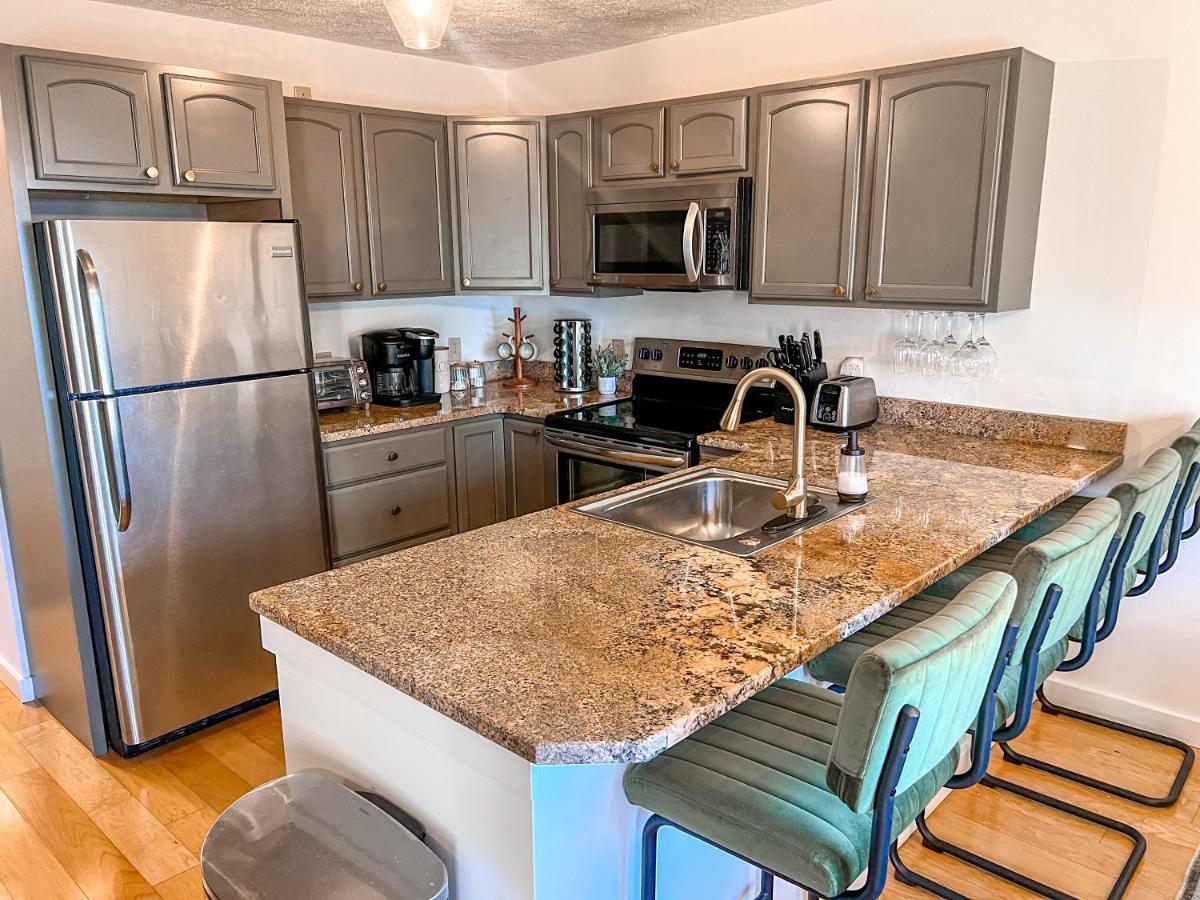 Remodeled Summit Condo at Snowshoe - Modern & Cozy - Housity
