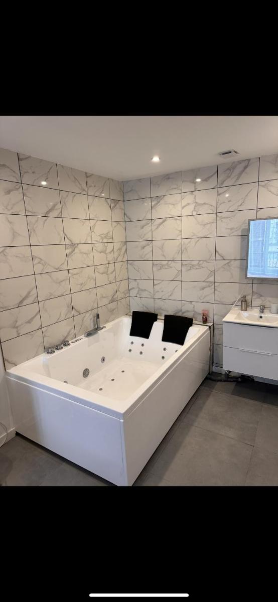 Escapade Disney : jacuzzi privé Appartement privée - Housity
