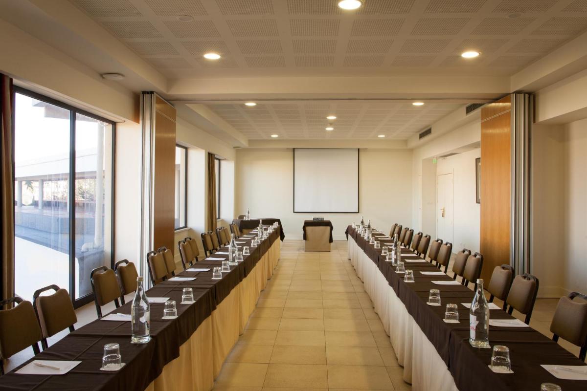 A área empresarial e/ ou a sala de conferências de Evora Hotel