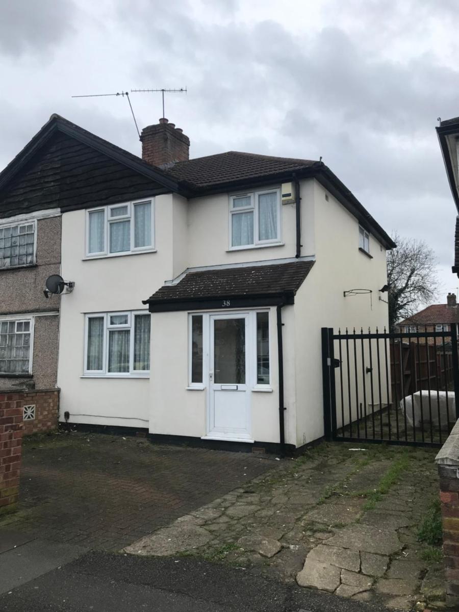 Double room next to London Heathrow airport and Elizabeth Line train to Central London - Housity