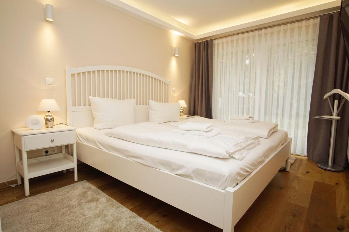 Ruhig und idyllische Lage, strandnah, gratis Nutzung vom AHOI Erlebnisbad und Sauna in Sellin - Gutshaus Silvitz FeWo 01 - Housity