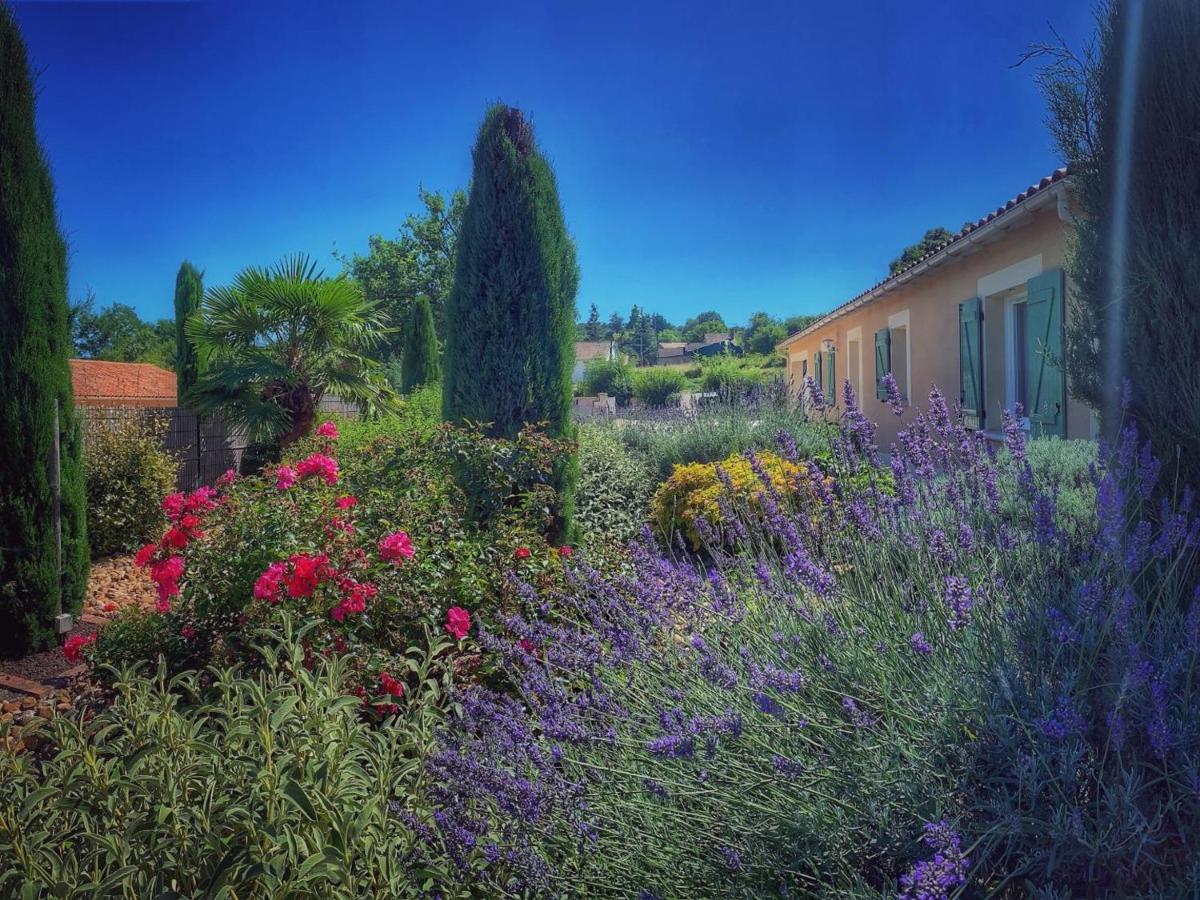 Maison de charme avec terrasse, jardin et équipements complets, à 2 km de Neuvic - FR-1-616-110 - Housity