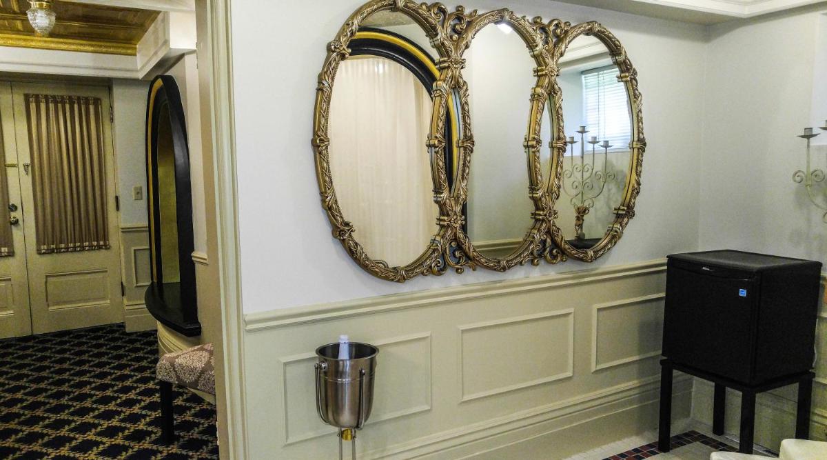The Anniversary Inn - South Temple - Housity