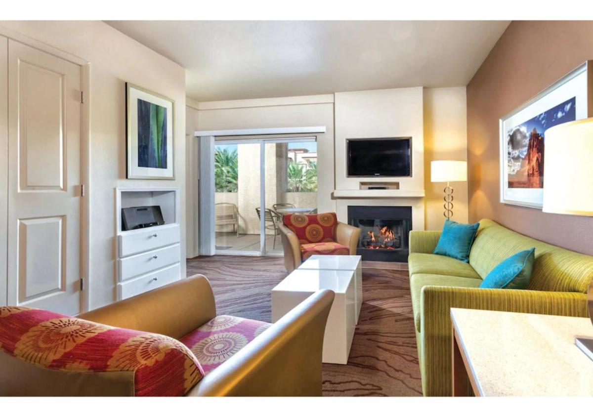 Exclusive 2BR Condo Retreat, Featuring a Lazy River - Special Offer Now! - Housity