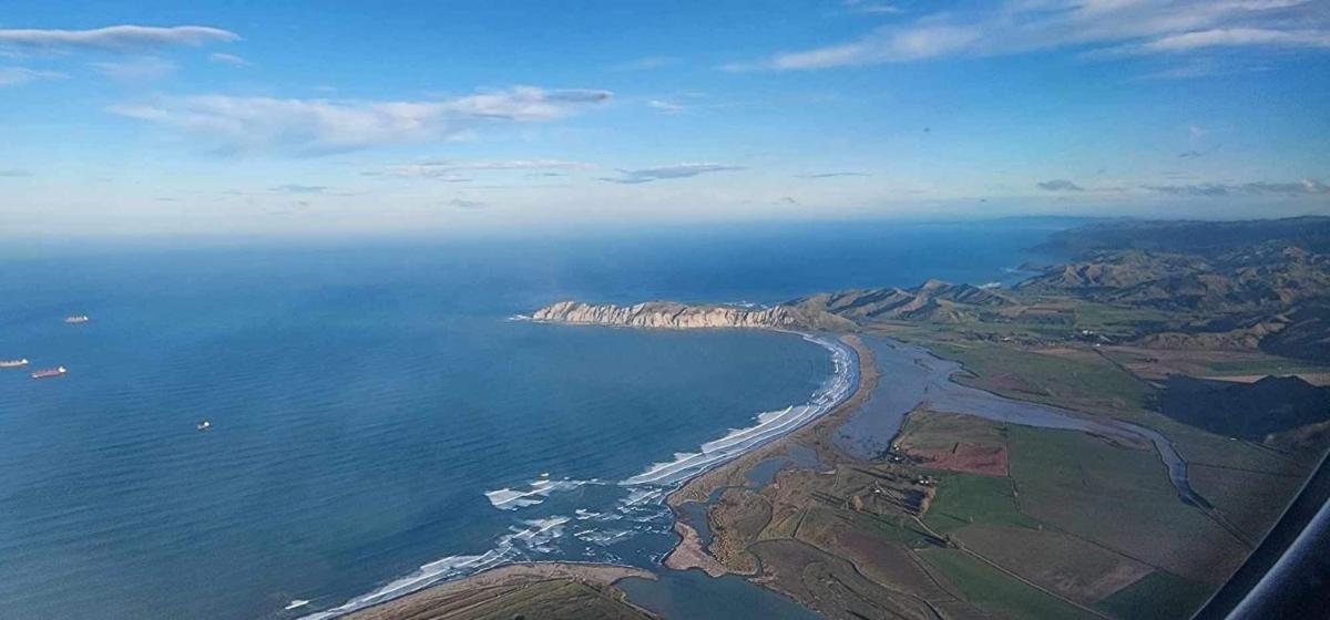 The Headland Lodge Gisborne Group Stay - up to 14 guests - Housity