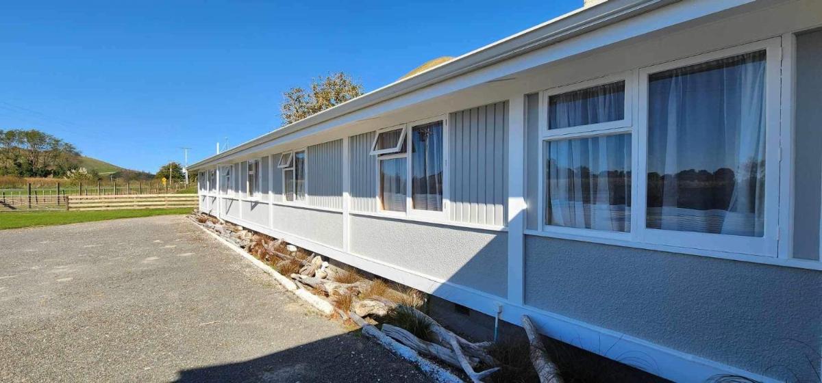 The Headland Lodge Gisborne Group Stay - up to 14 guests - Housity
