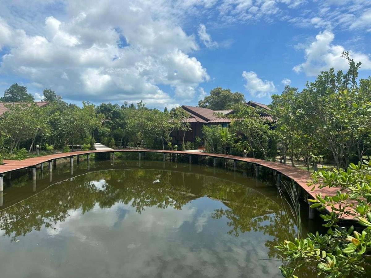 The Beatles Lagoon - Housity