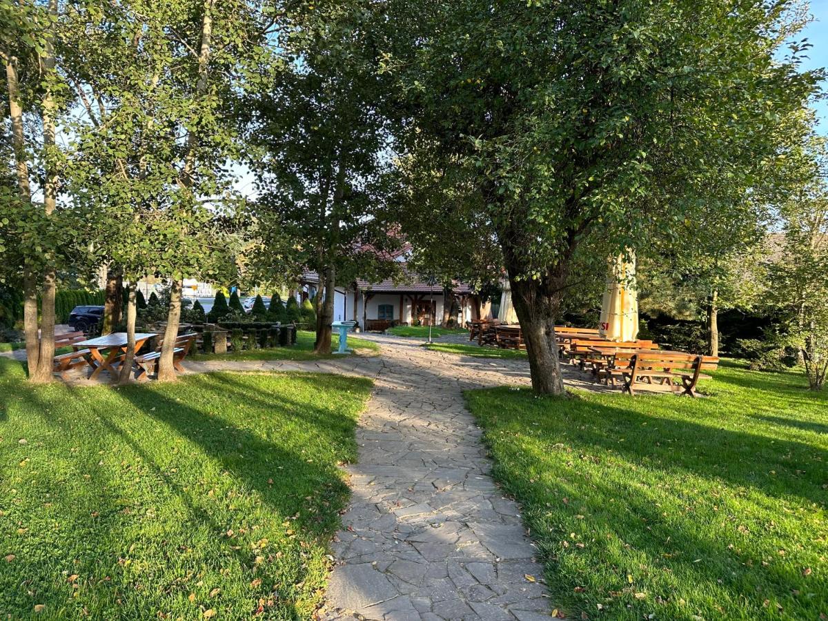 Restauracja i Hotel Oberża Wilczy Głód - Housity