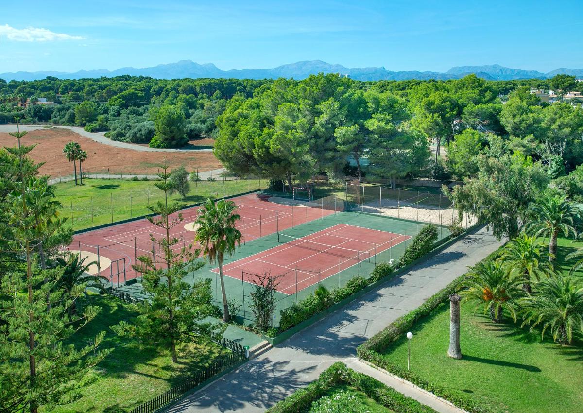 Instalaciones para jugar a tenis o squash en Exagon Park o alrededores