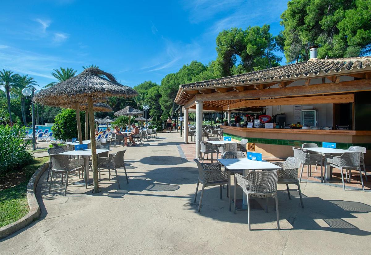 Un restaurante o sitio para comer en Exagon Park