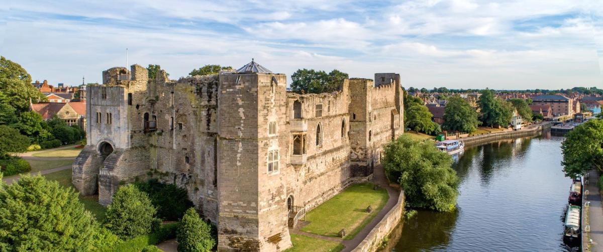 Kings Sconce - Housity