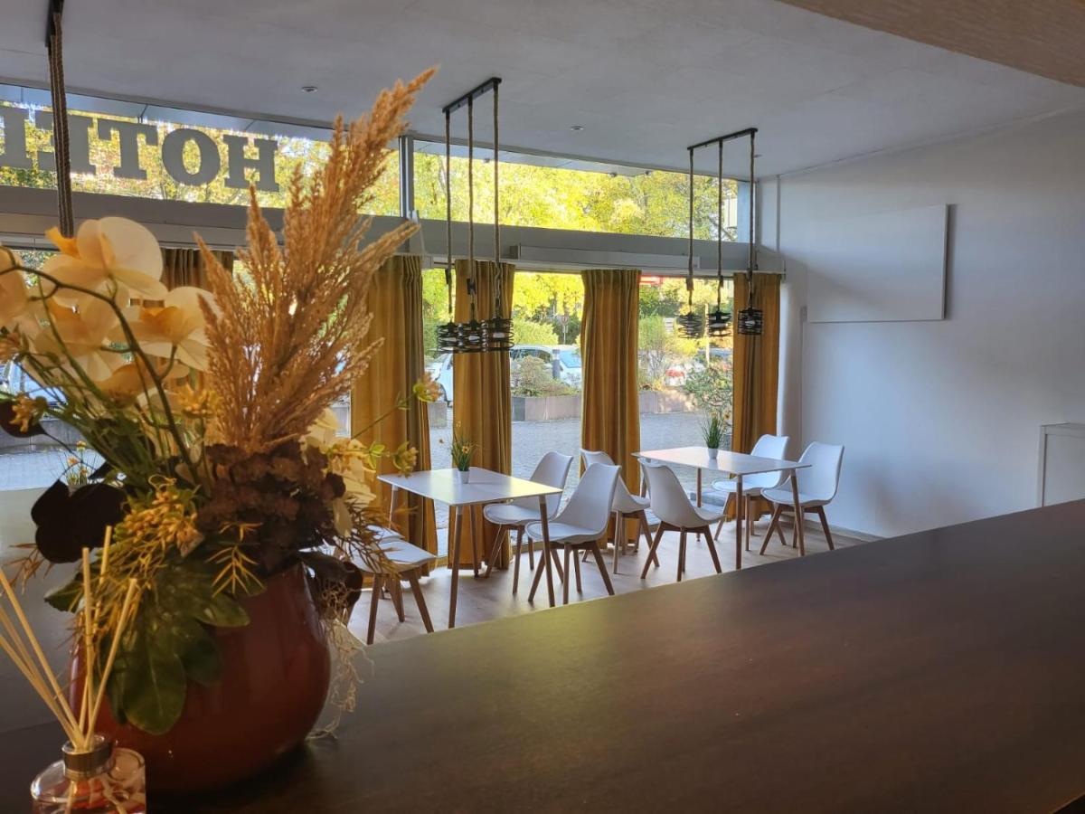 Hotel Mettmann - Housity