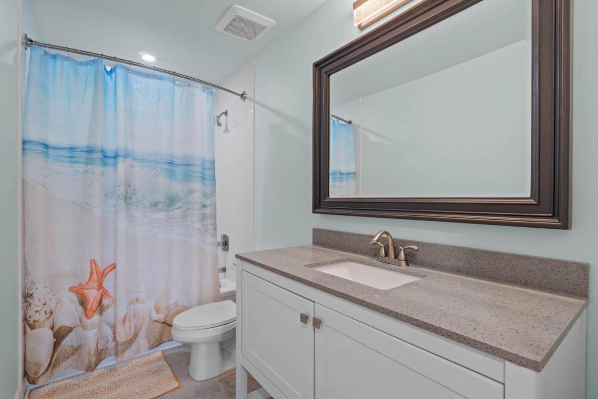 Helena's Place, Fully Renovated Exclusive End Unit Townhouse - Housity