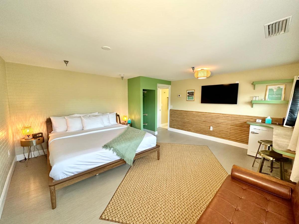 Peninsula Bed & Cocktails - Housity