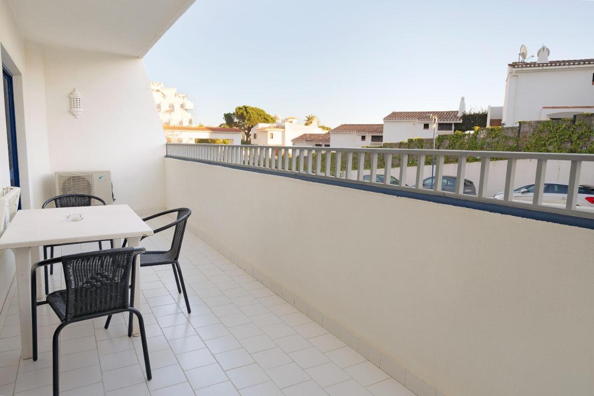 Uma varanda ou terraço em Grand Muthu Oura View Beach Club