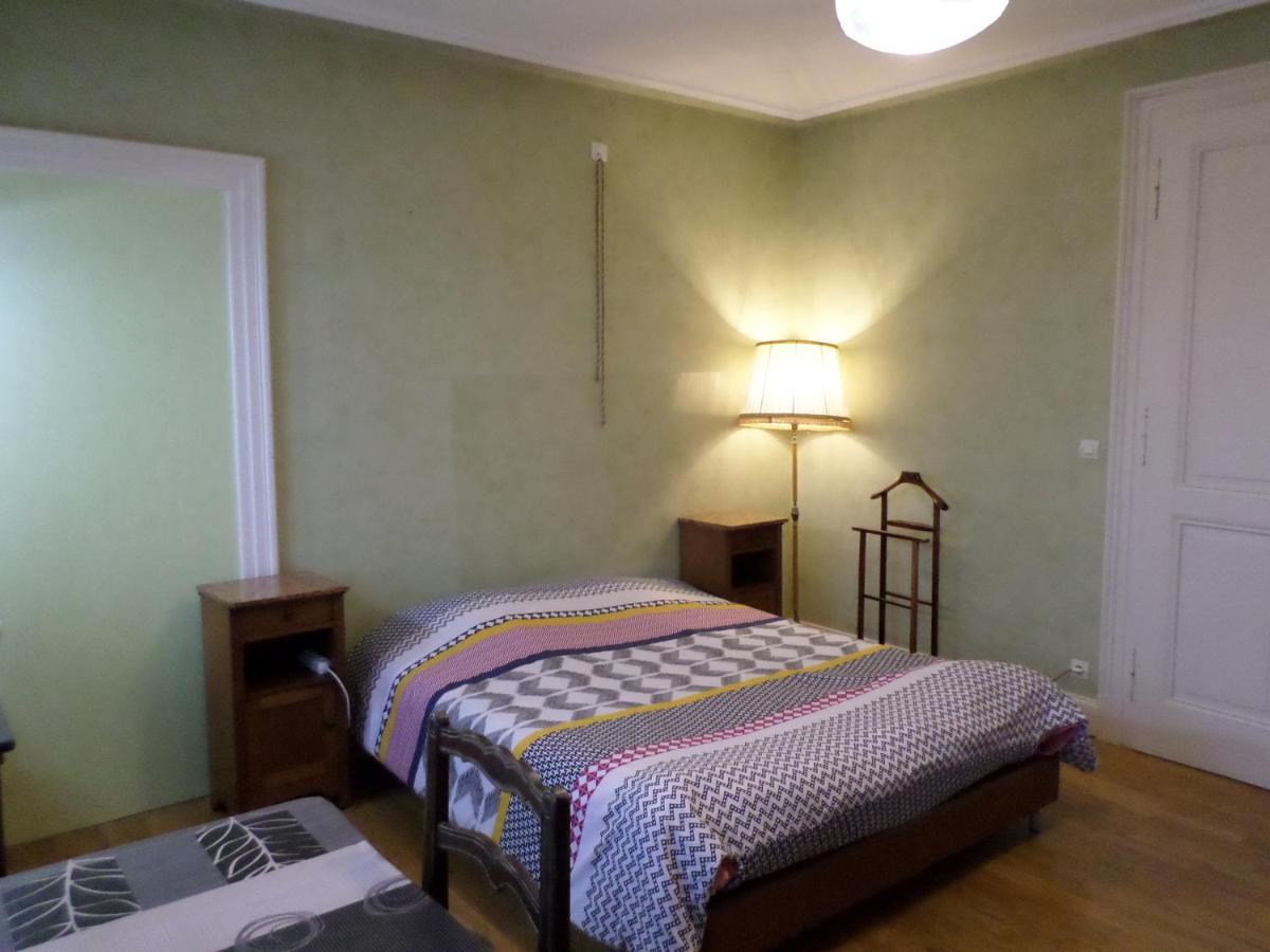 Grande chambre individuelle à lit double dans une maison de Maître de 1904 - Housity